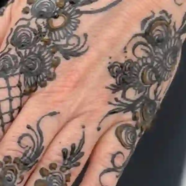 Intricate bridal henna on hands by La Glamour